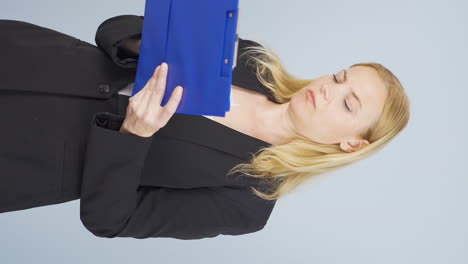 Vertical-video-of-Business-woman-trying-to-memorize-his-presentation.